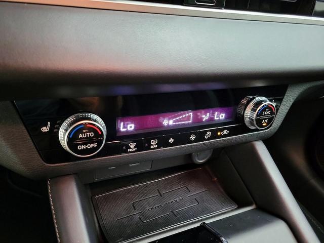 Photo of 2023 White Mitsubishi Outlander