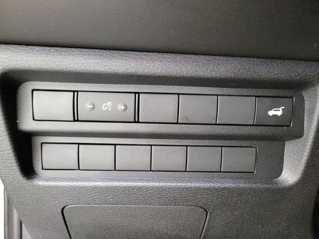 Photo of 2023 White Mitsubishi Outlander