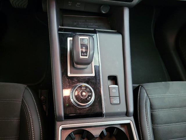 Photo of 2023 White Mitsubishi Outlander