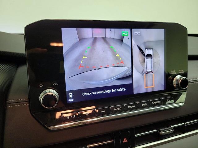 Photo of 2023 White Mitsubishi Outlander