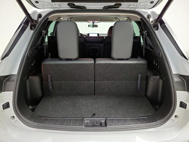 Photo of 2023 White Mitsubishi Outlander