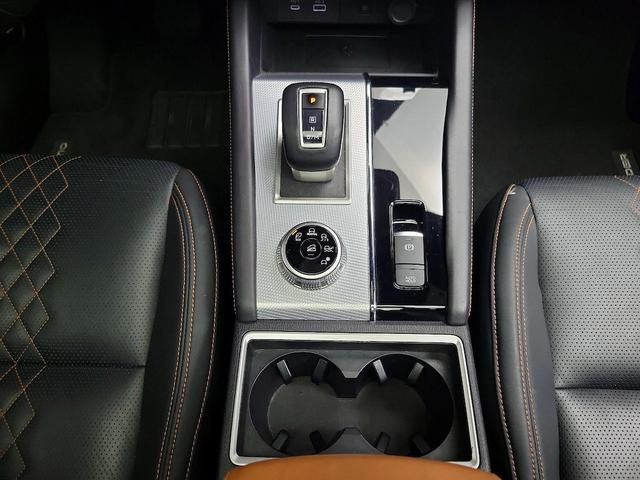 Photo of 2022 Brown Mitsubishi Outlander