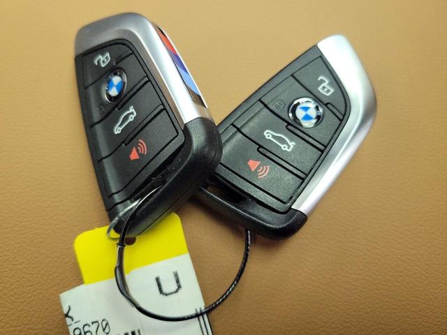 Photo of 2025 Gray BMW 330