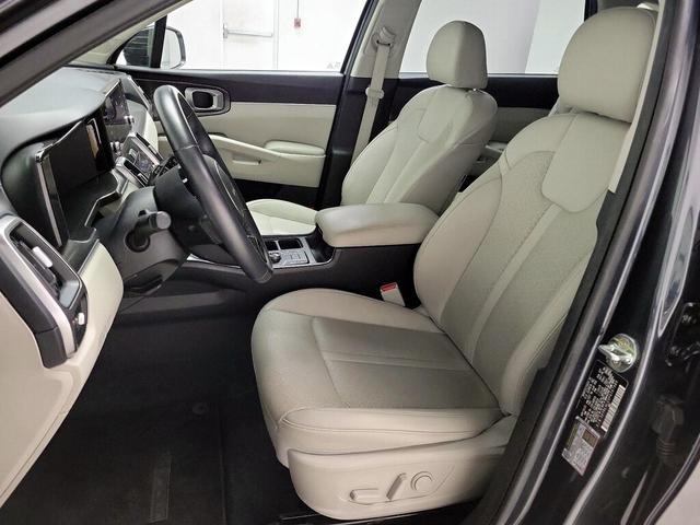Photo of 2023 Gray Kia Sorento
