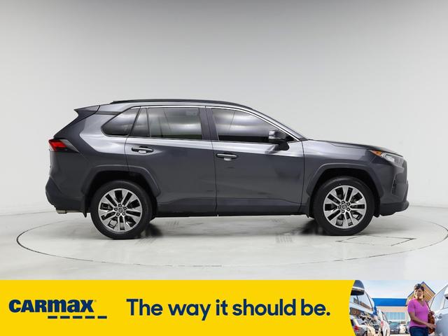 Photo of 2019 Gray Toyota RAV4