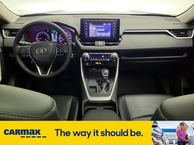 Photo of 2019 Gray Toyota RAV4