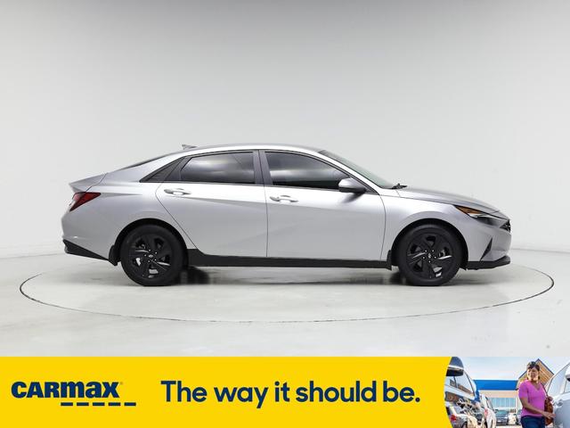 Photo of 2022 Silver Hyundai ELANTRA