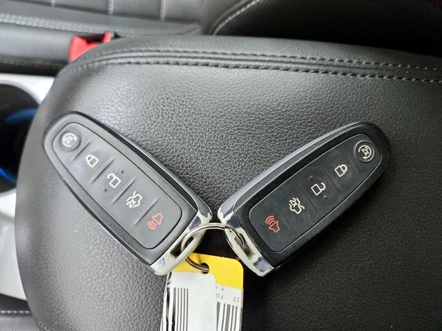 Photo of 2013 White Ford C-Max Energi