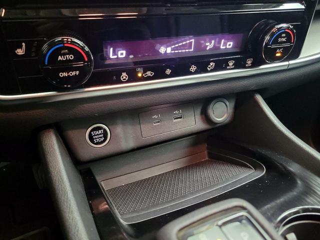 Photo of 2021 Gray Nissan Rogue