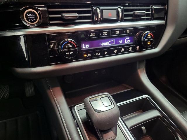 Photo of 2022 Brown Nissan Pathfinder