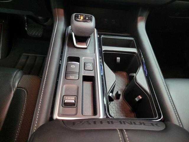 Photo of 2022 Brown Nissan Pathfinder