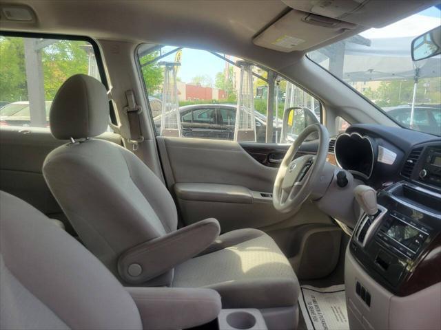 Photo of 2014 Silver Nissan Quest