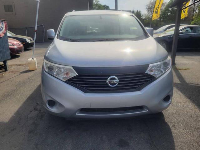 Photo of 2014 Silver Nissan Quest