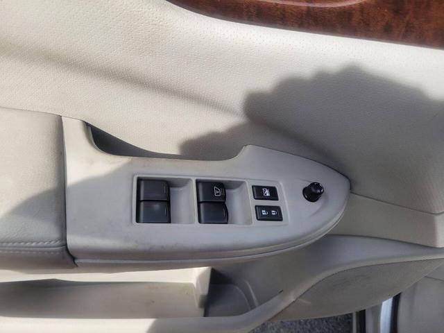Photo of 2014 Silver Nissan Quest