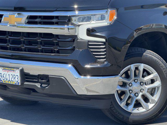 Photo of 2022 Black Chevrolet Silverado 1500