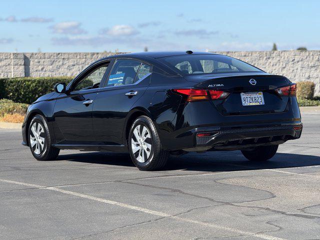 Photo of 2020 Super Black Nissan Altima