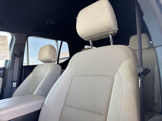 Photo of 2023 Summit White Chevrolet Traverse