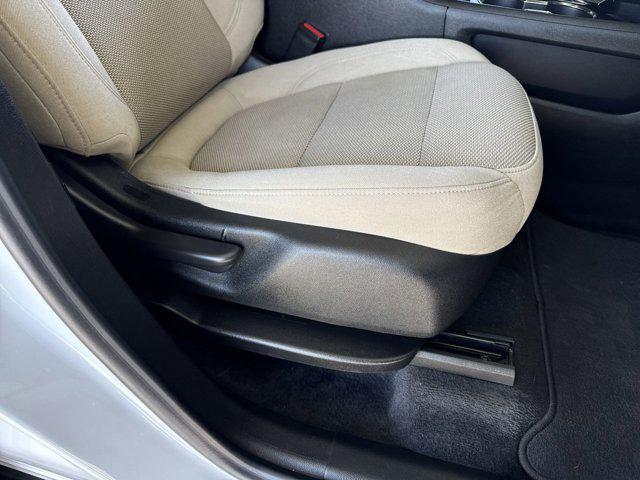 Photo of 2023 Summit White Chevrolet Traverse
