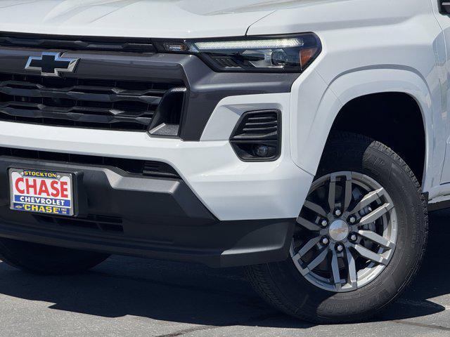 Photo of 2026 Summit White Chevrolet Colorado