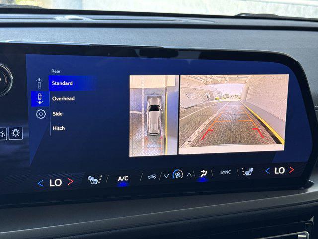 Photo of 2025 Summit White Chevrolet Traverse