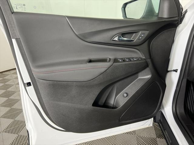 Photo of 2024 Summit White Chevrolet Equinox