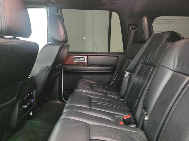 Photo of 2015 White Platinum Metallic Tri-Coat Lincoln Navigator