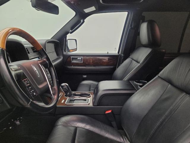 Photo of 2015 White Platinum Metallic Tri-Coat Lincoln Navigator
