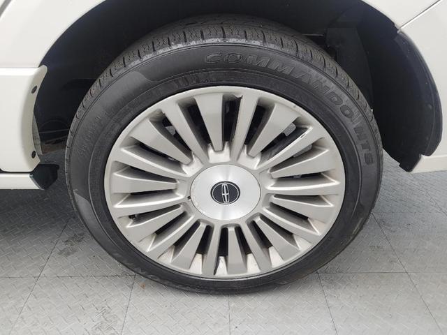 Photo of 2015 White Platinum Metallic Tri-Coat Lincoln Navigator