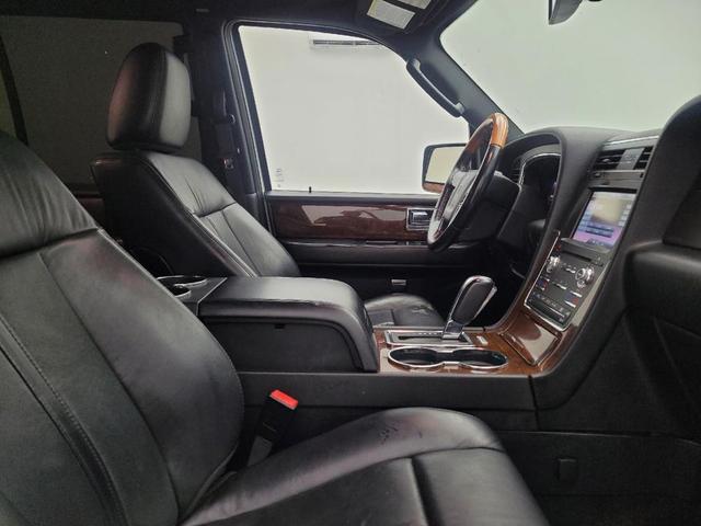 Photo of 2015 White Platinum Metallic Tri-Coat Lincoln Navigator