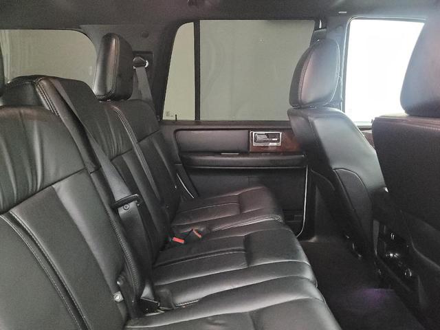 Photo of 2015 White Platinum Metallic Tri-Coat Lincoln Navigator