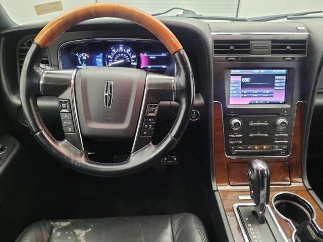 Photo of 2015 White Platinum Metallic Tri-Coat Lincoln Navigator