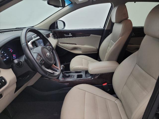 Photo of 2017 Ebony Black Kia Sorento