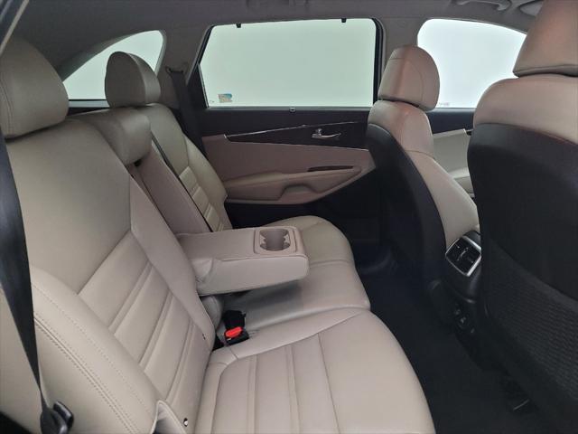 Photo of 2017 Ebony Black Kia Sorento
