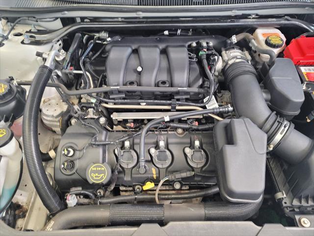 Photo of 2019 White Ford Taurus