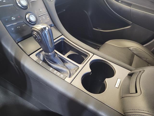 Photo of 2019 White Ford Taurus