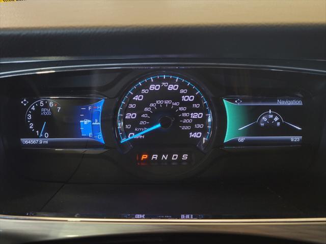 Photo of 2019 White Ford Taurus