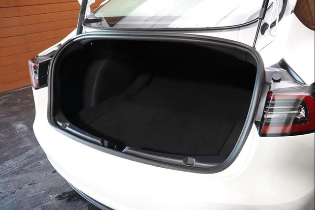Photo of 2022 Pearl White Multi-Coat Tesla Model 3