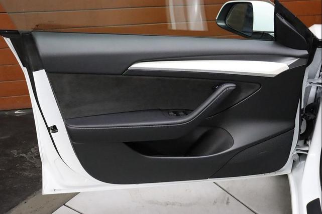 Photo of 2022 Pearl White Multi-Coat Tesla Model 3