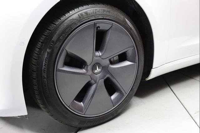 Photo of 2022 Pearl White Multi-Coat Tesla Model 3