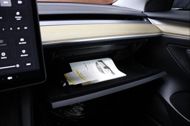 Photo of 2022 Midnight Silver Metallic Tesla Model 3