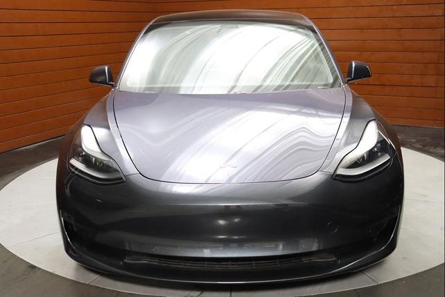 Photo of 2022 Midnight Silver Metallic Tesla Model 3