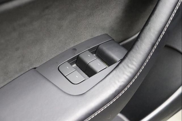 Photo of 2022 Midnight Silver Metallic Tesla Model 3