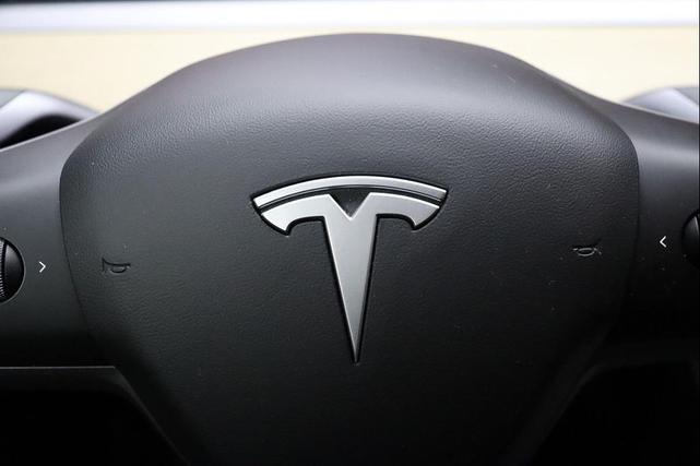 Photo of 2022 Midnight Silver Metallic Tesla Model 3