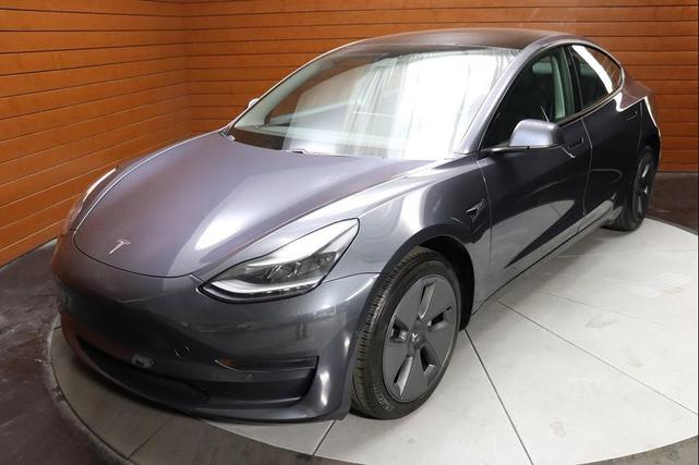 Photo of 2022 Midnight Silver Metallic Tesla Model 3
