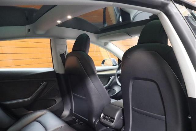 Photo of 2022 Midnight Silver Metallic Tesla Model 3