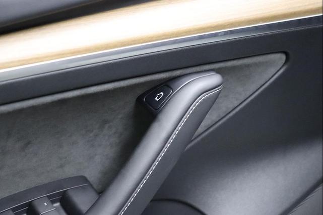 Photo of 2021 Pearl White Multi-Coat Tesla Model 3