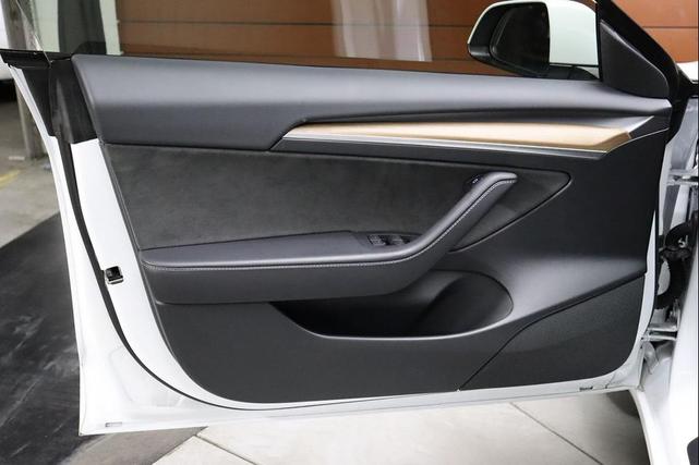 Photo of 2021 Pearl White Multi-Coat Tesla Model 3
