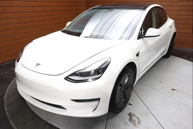 Photo of 2021 Pearl White Multi-Coat Tesla Model 3