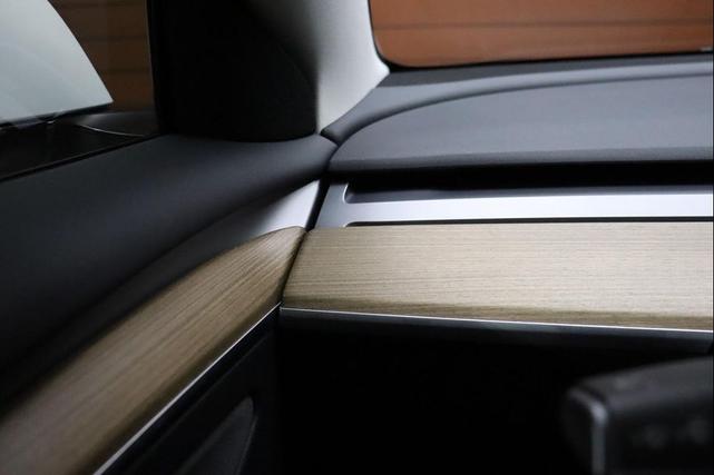 Photo of 2021 Pearl White Multi-Coat Tesla Model 3