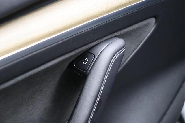 Photo of 2023 Midnight Silver Metallic Tesla Model 3